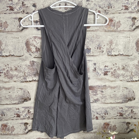 Lululemon Crisscross Back Tank Top Size 8 - Picture 2 of 3